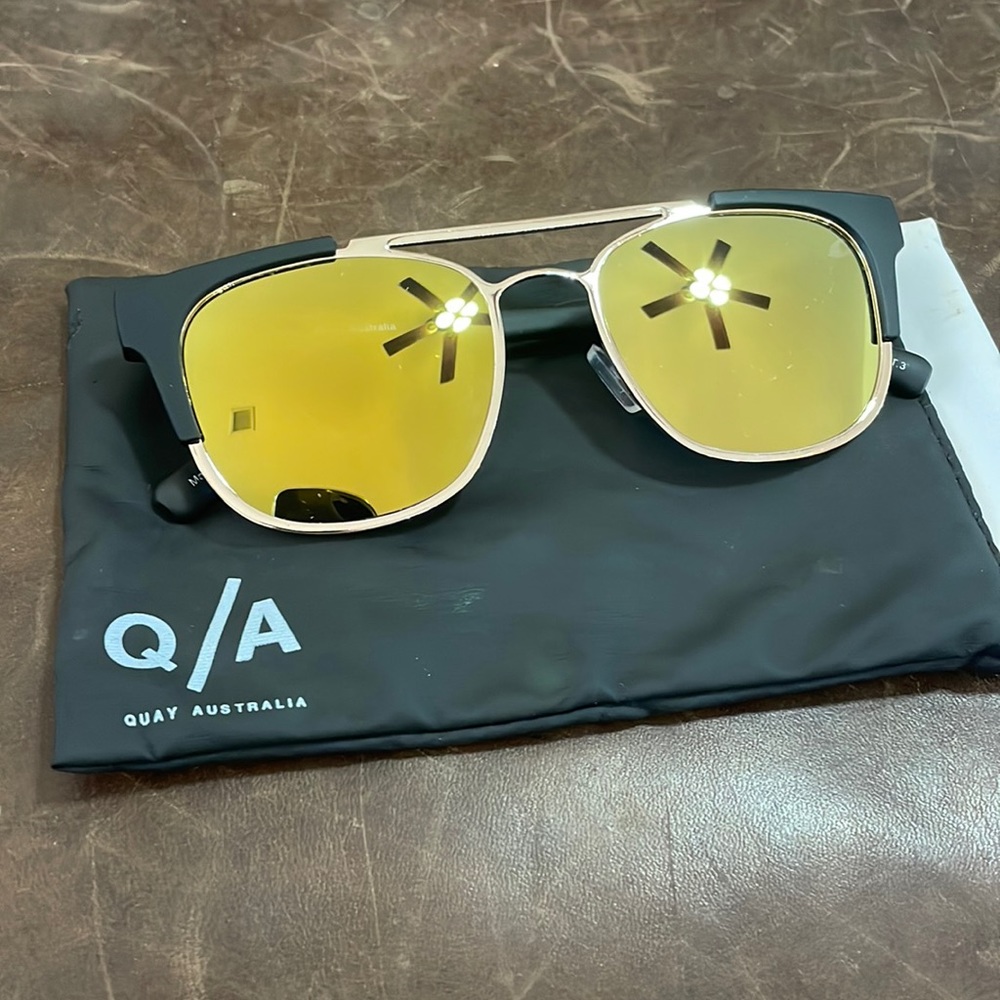 QUAY sunglasses brand new never worn